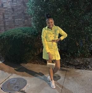 Meet your Posher, Mia